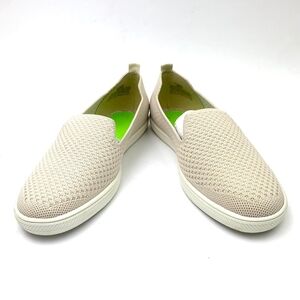 VINCE CAMUTO Cabreli Knit Slip-On Sneaker sz 7